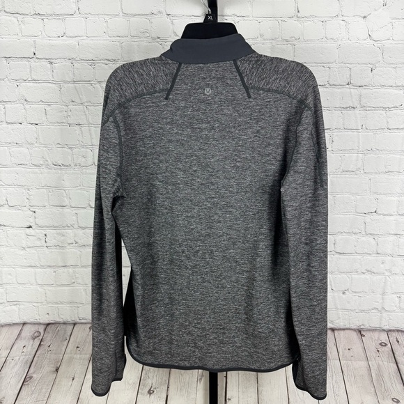Lululemon Men’s Black and Gray Pullover Lightweight Vented Top No Size Tag - Picture 4 of 6